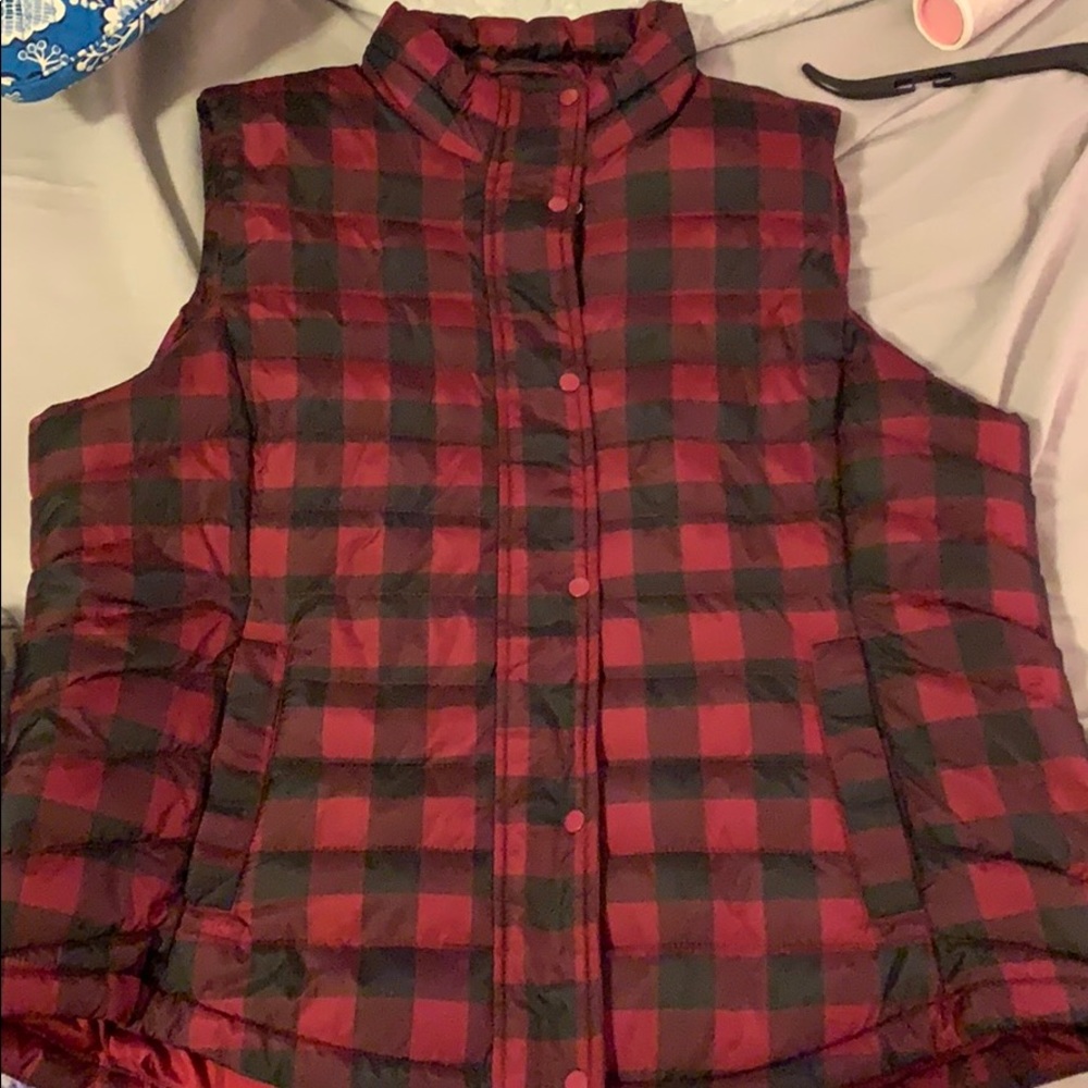 NEVER WORN GAP VEST